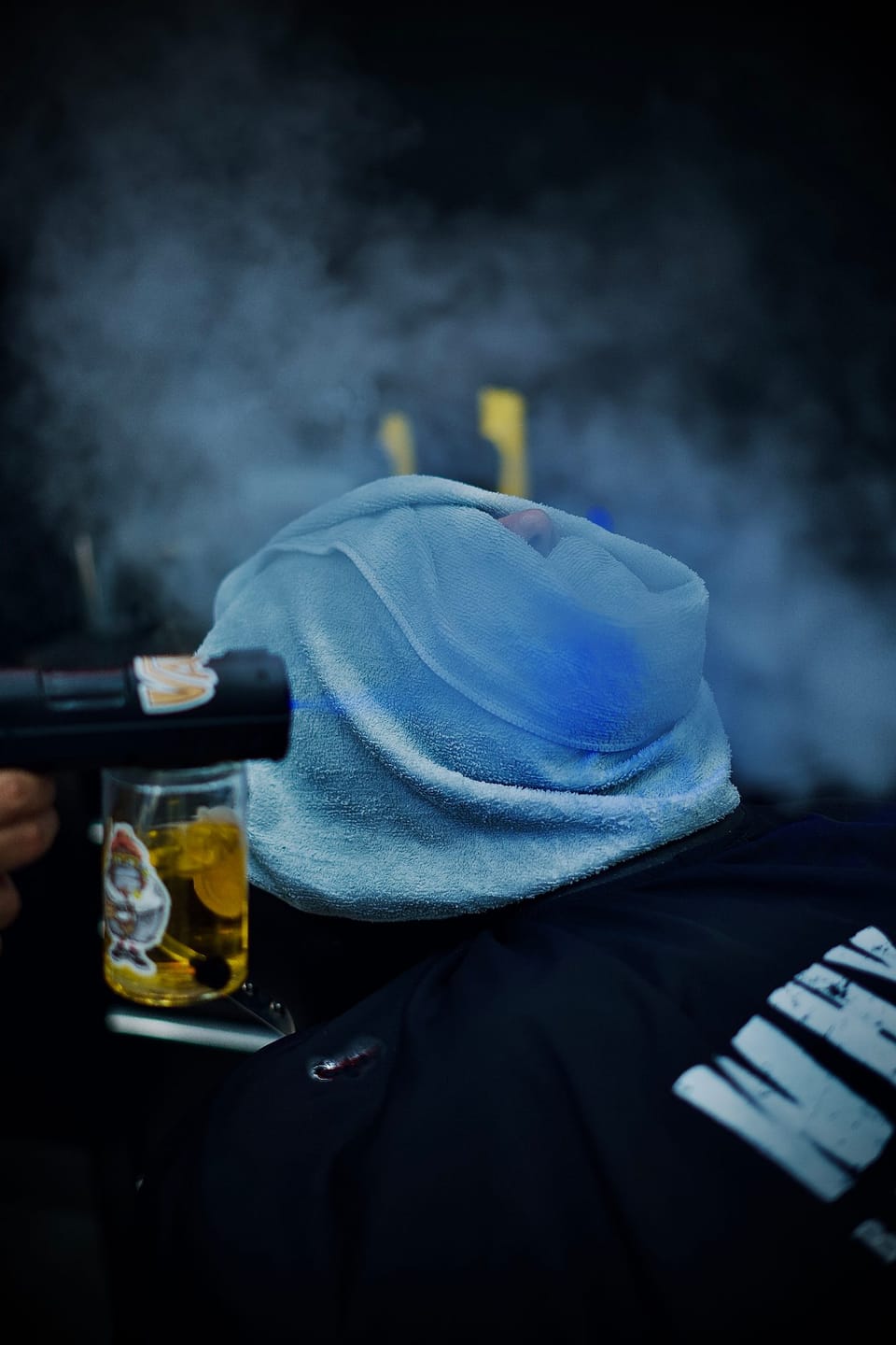 Afeitado clásico con toalla caliente en una barbería Why Not
